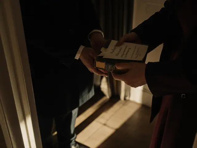 Gift-Giving Etiquette for Your Escort in London: What Works and What Doesn't